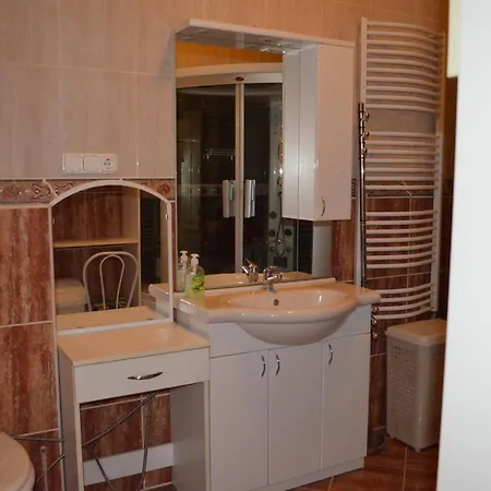 Gabriella Szallas Tabor Utca 5 *