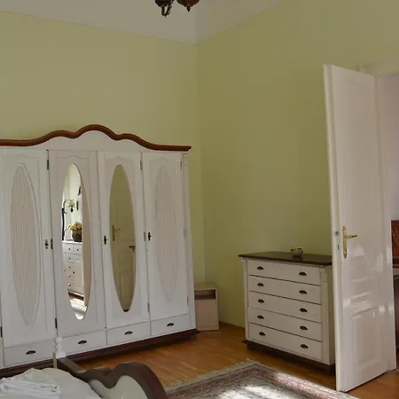 Gabriella Szallas Tabor Utca 5 * Segedin