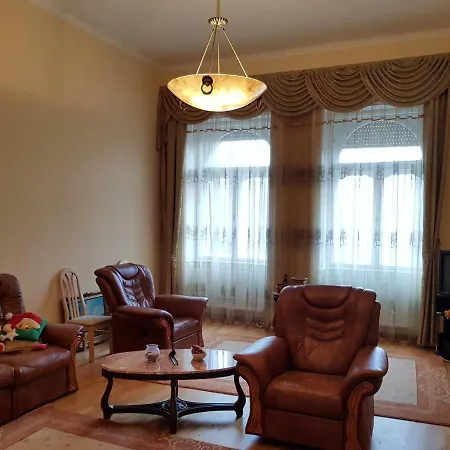 Gabriella Szallas Tabor Utca 5 *